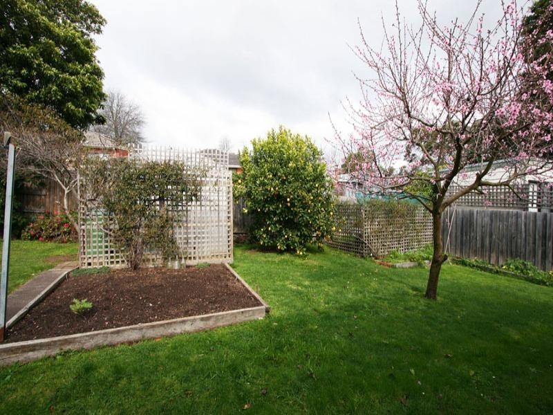 17 Melview Drive, Ringwood North VIC 3134