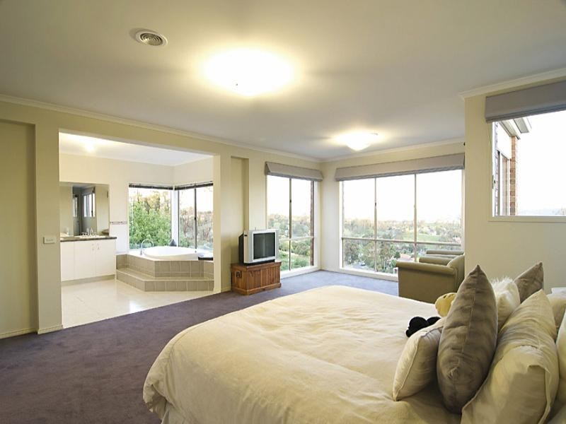 180 Hayrick Lane, Mooroolbark VIC 3138