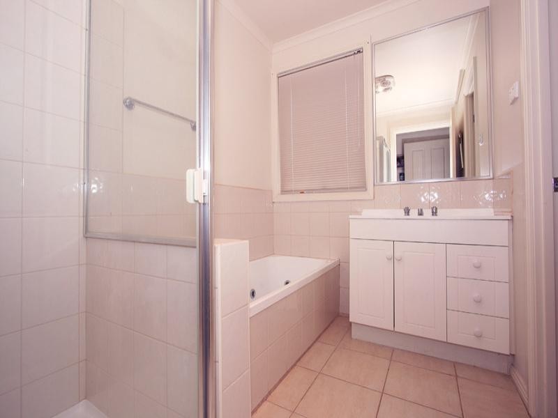 16 Chesney Drive, Ringwood VIC 3134