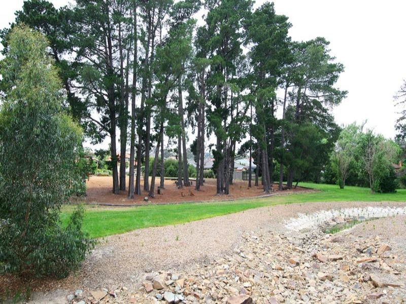 16 Chesney Drive, Ringwood VIC 3134