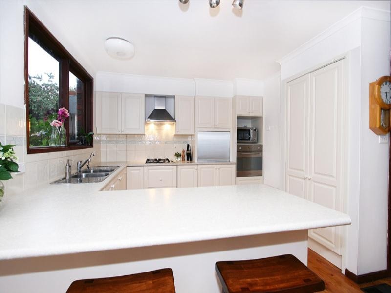 42 Hendra Grove, Ringwood North VIC 3134