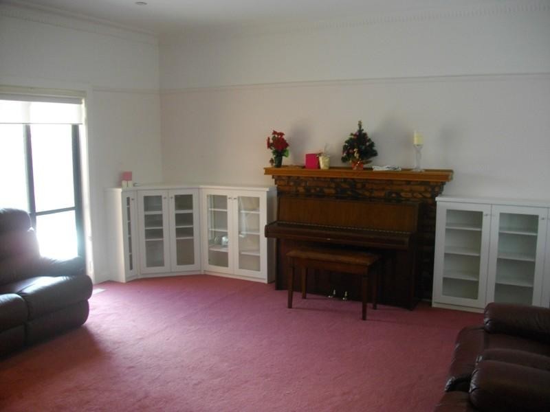 4a Pearwood Avenue, Ringwood VIC 3134