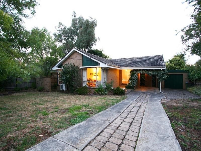 3 Boronia Avenue, Croydon South VIC 3136