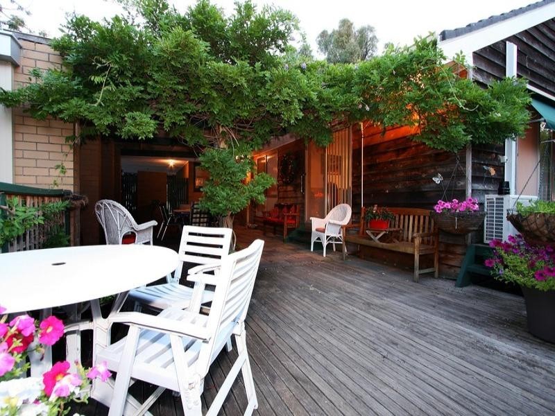 3 Boronia Avenue, Croydon South VIC 3136