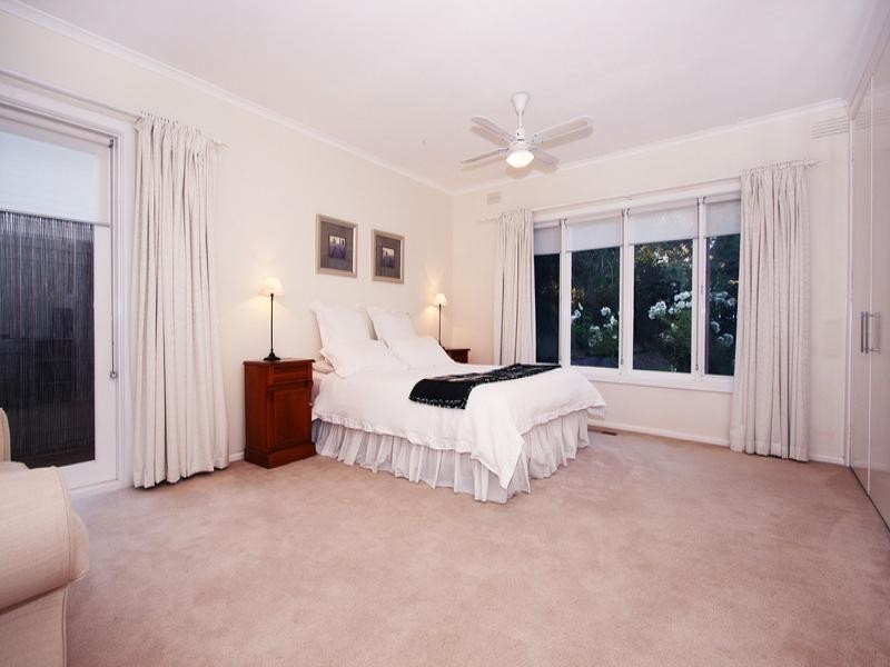 20 Glencairn Avenue, Ringwood VIC 3134