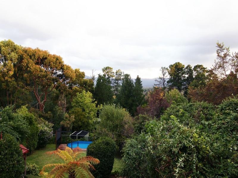 61 Montana Parade, Croydon VIC 3136