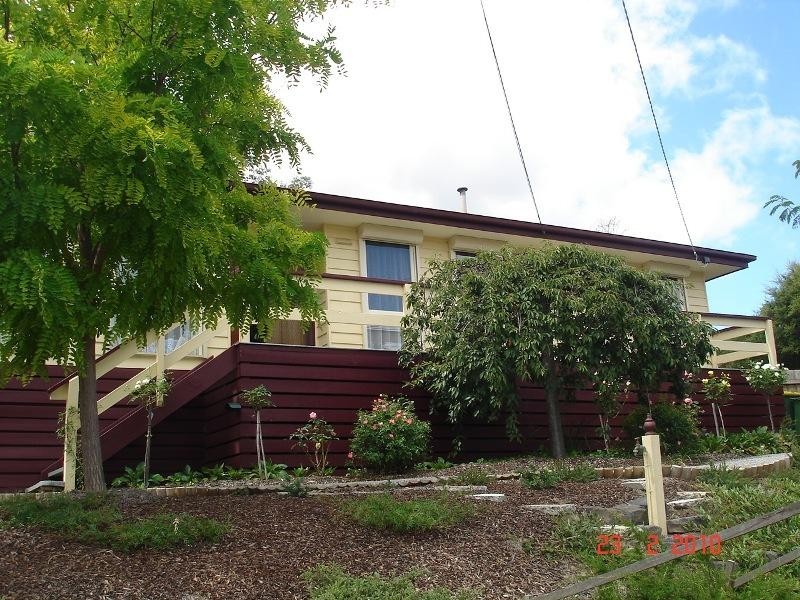 6 Sugarloaf Drive, Chirnside Park VIC 3116