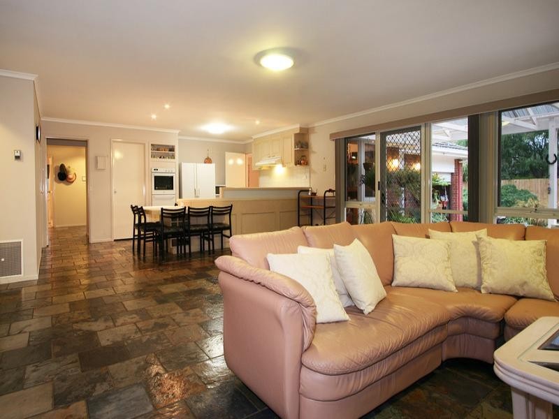 28 Crawley Grove, Ringwood North VIC 3134