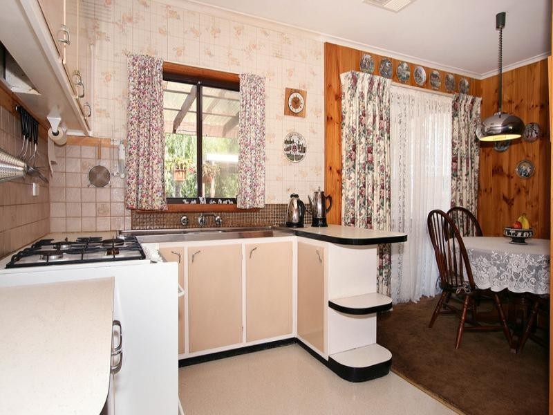 15 Rosedale Crescent, Ringwood East VIC 3135