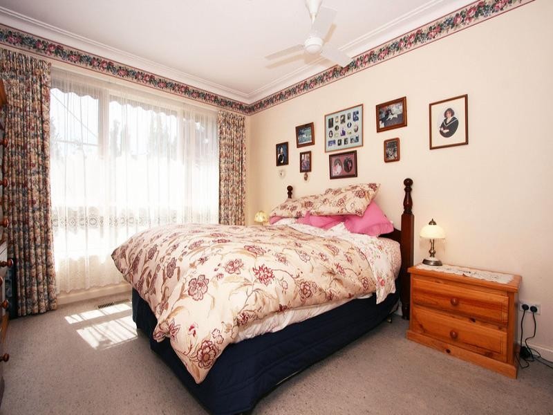 15 Rosedale Crescent, Ringwood East VIC 3135