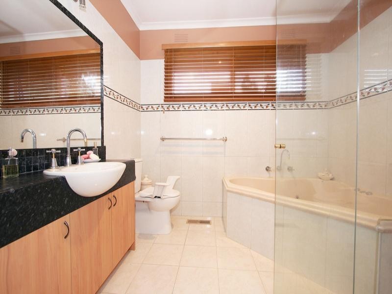 13 Smithdene Avenue, Ringwood East VIC 3135