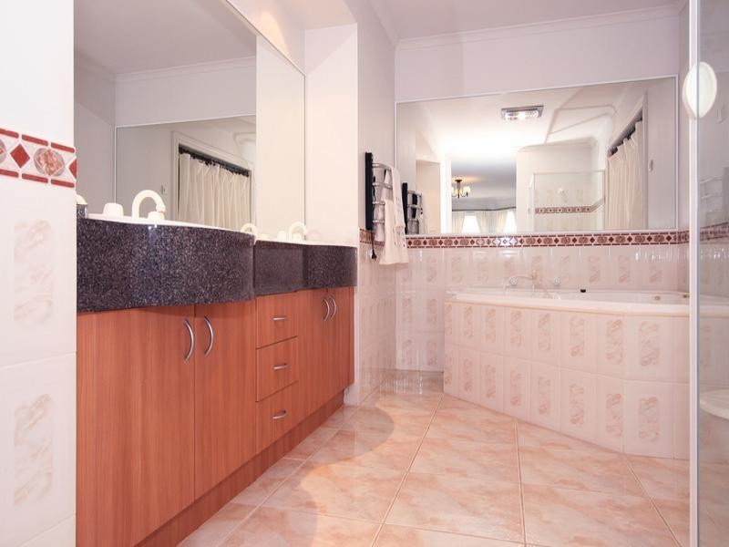 55 Waterview Court, Croydon Hills VIC 3136