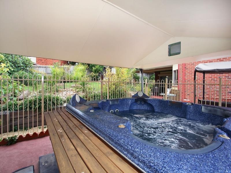 55 Waterview Court, Croydon Hills VIC 3136