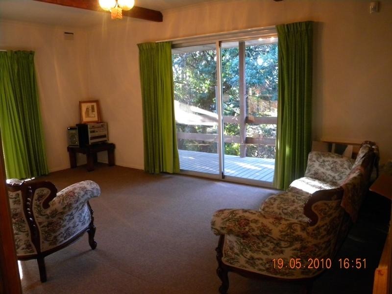 8 Goldsmith Avenue, Ringwood North VIC 3134