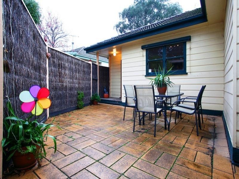 1/4 Oliver Street, Ringwood VIC 3134