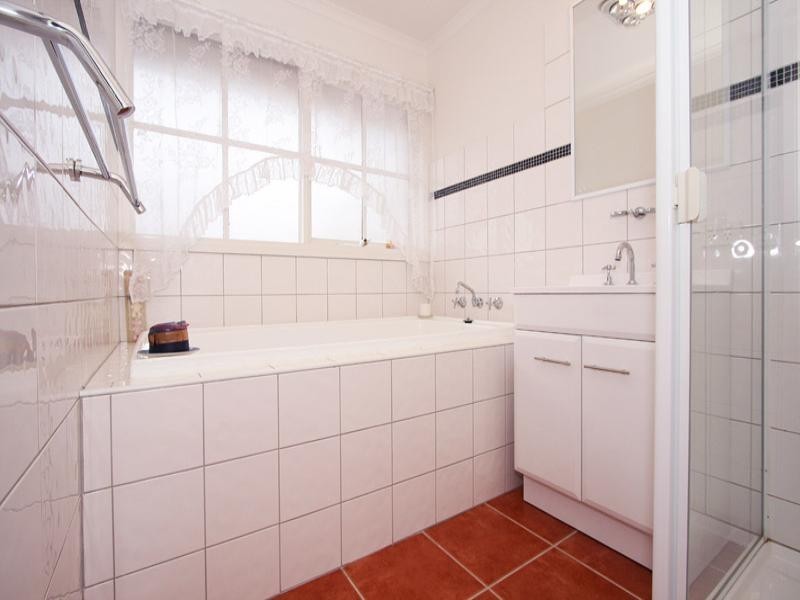 9 Jull Parade, Ringwood North VIC 3134