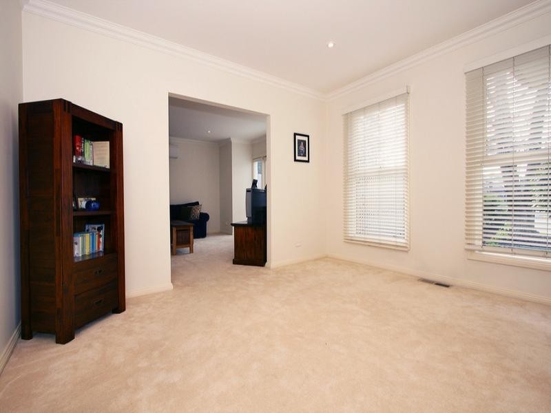 2/33-35 Oban Road, Ringwood VIC 3134