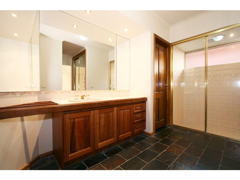 8 O’Neill Way, Warranwood VIC 3134