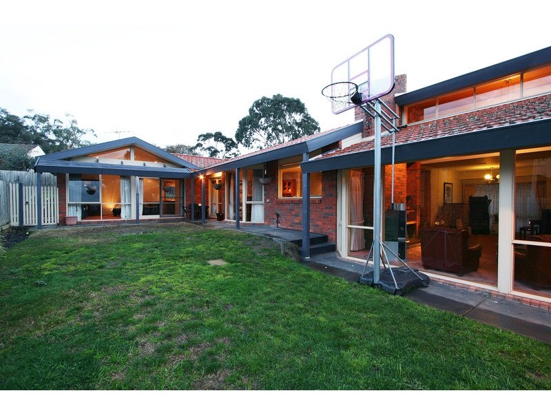 8 O’Neill Way, Warranwood VIC 3134