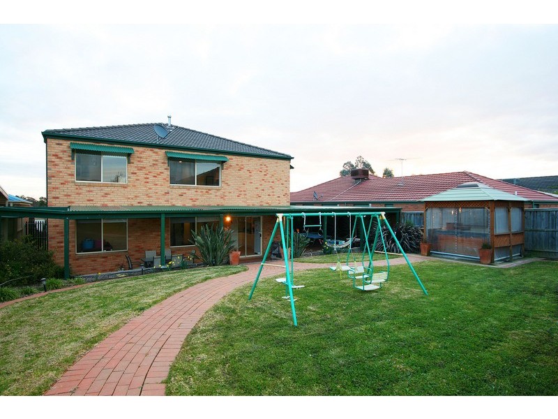 34 Hannora Crescent, Croydon VIC 3136