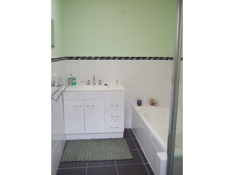 3/4 Pointside Avenue, Bayswater North VIC 3153