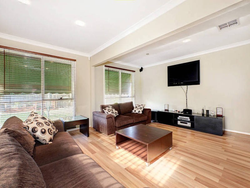 14 Blaxland Road, Melton South VIC 3338