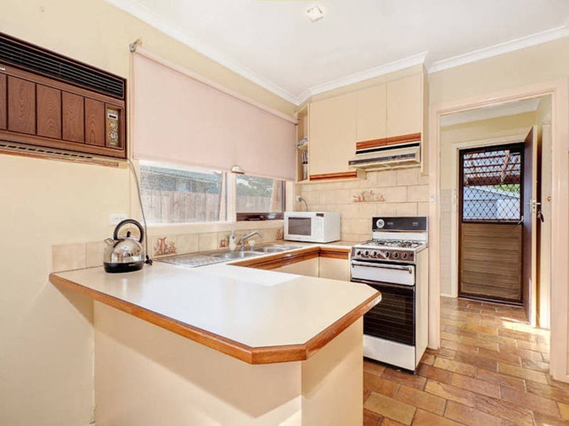 14 Blaxland Road, Melton South VIC 3338