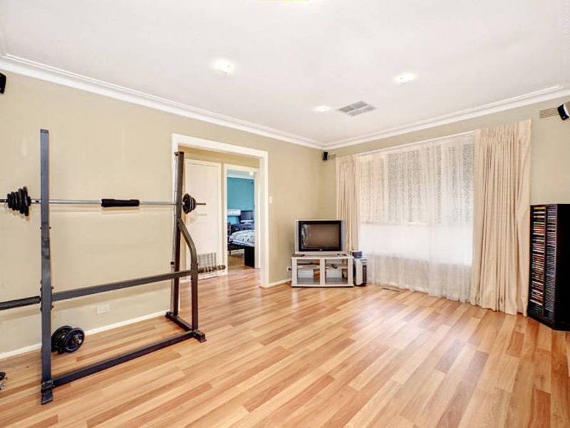 14 Blaxland Road, Melton South VIC 3338