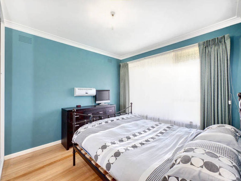 14 Blaxland Road, Melton South VIC 3338