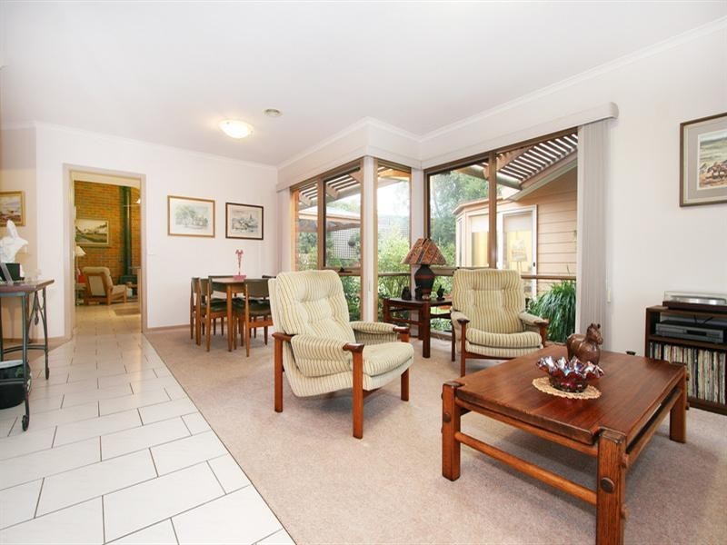 8 Sally Court, Warranwood VIC 3134