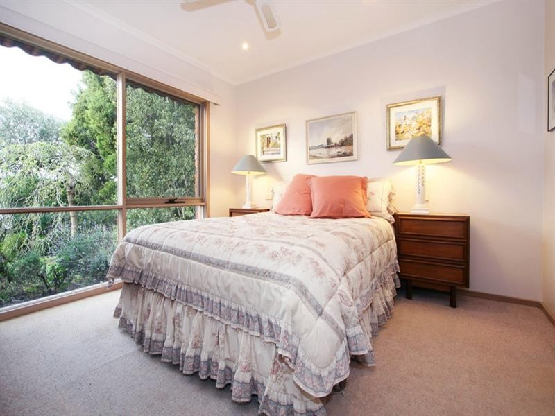 8 Sally Court, Warranwood VIC 3134