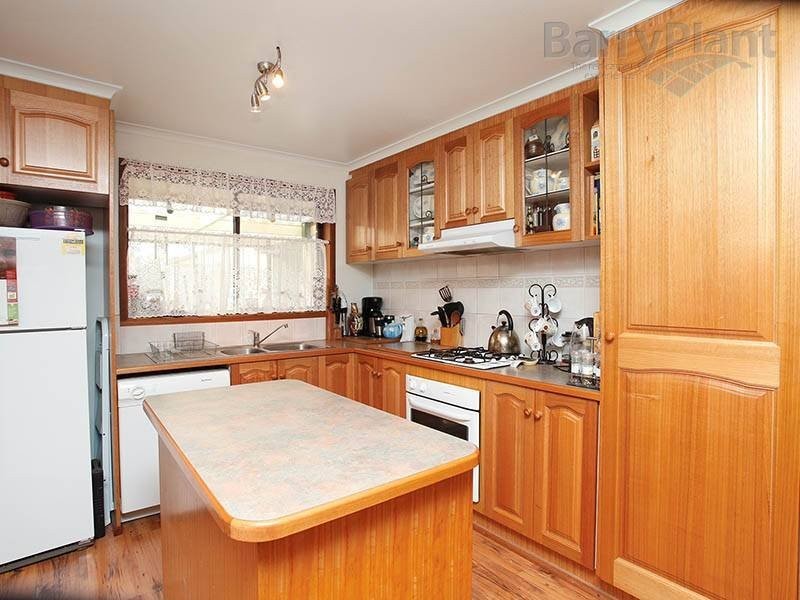 14 Bridgeford Crescent, Melton South VIC 3338