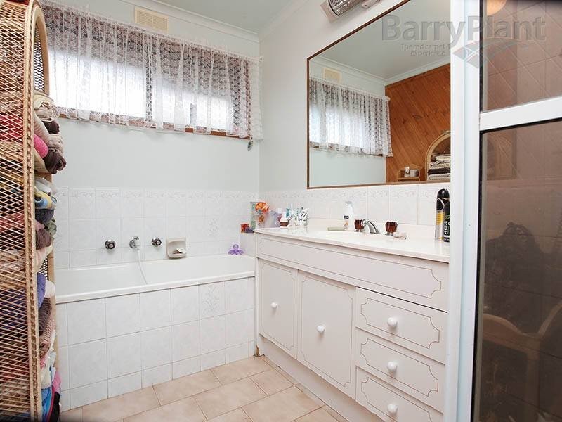 14 Bridgeford Crescent, Melton South VIC 3338