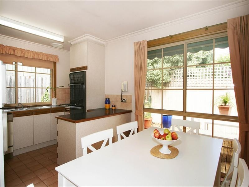 2/14 Victoria Street, Ringwood East VIC 3135