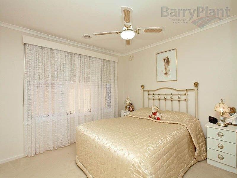 30 Perry Close, Melton VIC 3337