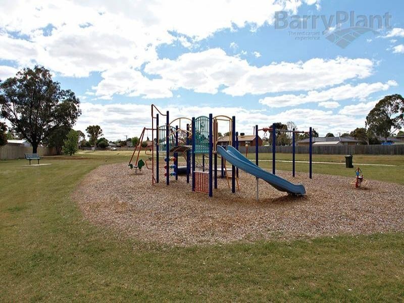 30 Perry Close, Melton VIC 3337