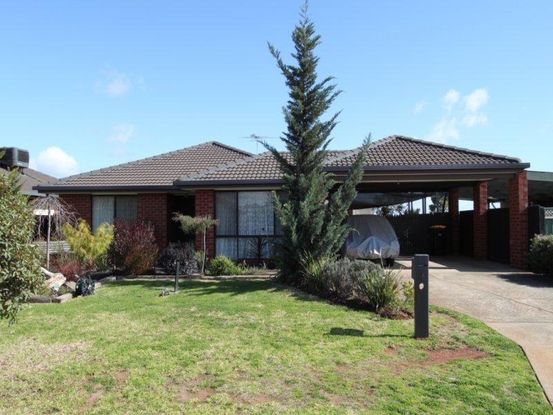 4 Regal Court, Melton South VIC 3338