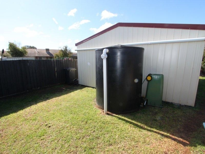 4 Regal Court, Melton South VIC 3338