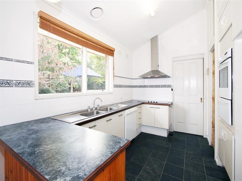 12 Marilyn Crescent, Ringwood North VIC 3134