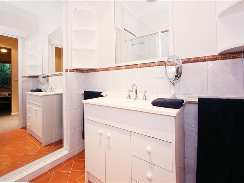 18 Keith Grove, Ringwood VIC 3134