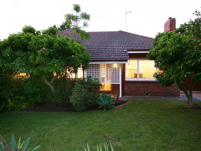 18 Keith Grove, Ringwood VIC 3134