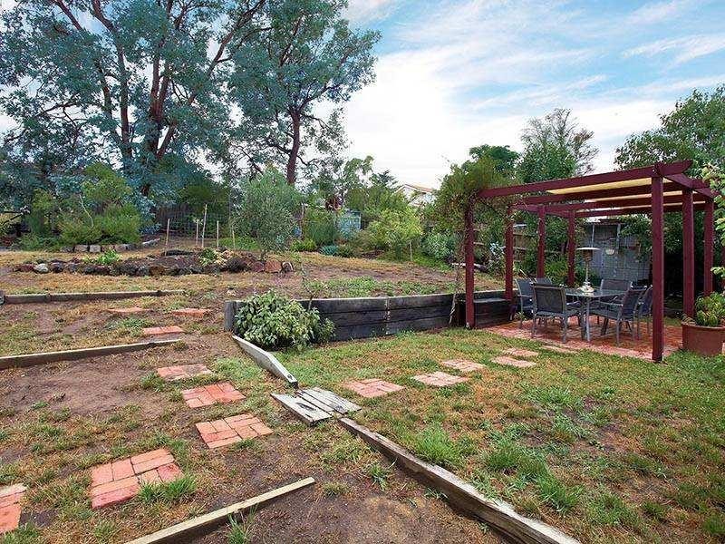 6 Sugarloaf Drive, Chirnside Park VIC 3116