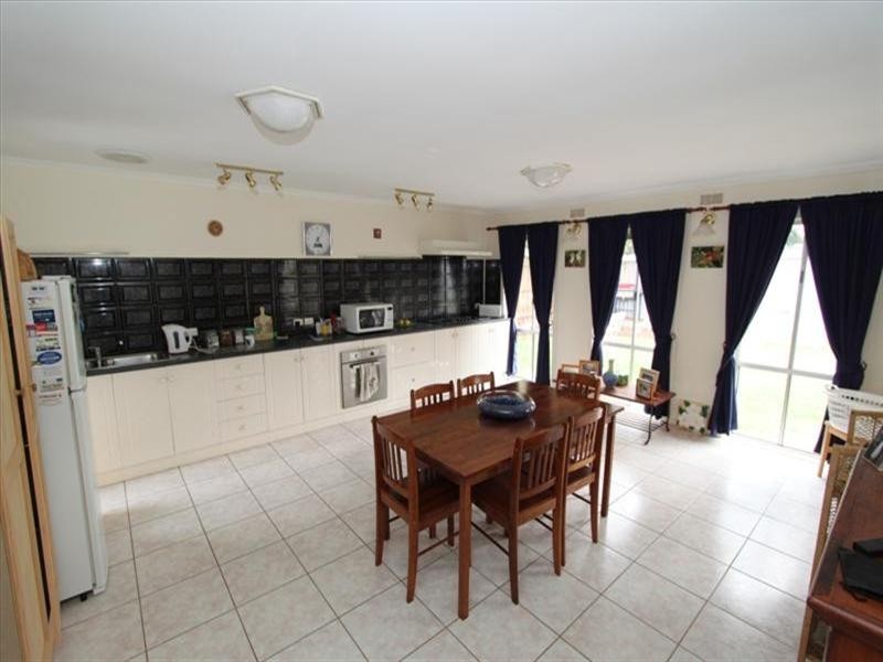 7 Tamar Drive, Melton South VIC 3338