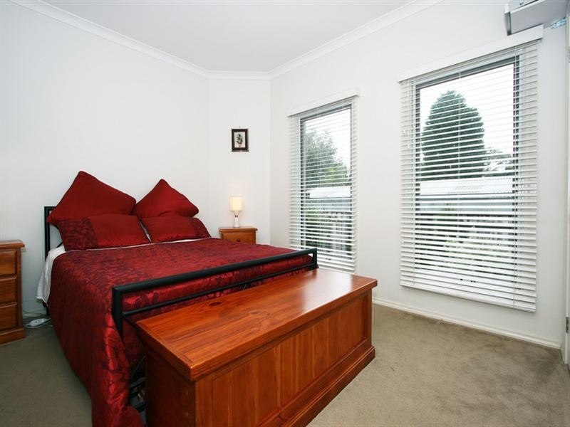 2/32 Holland Road, Ringwood East VIC 3135