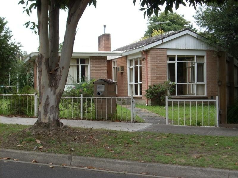 39 Blazey Road, Croydon South VIC 3136