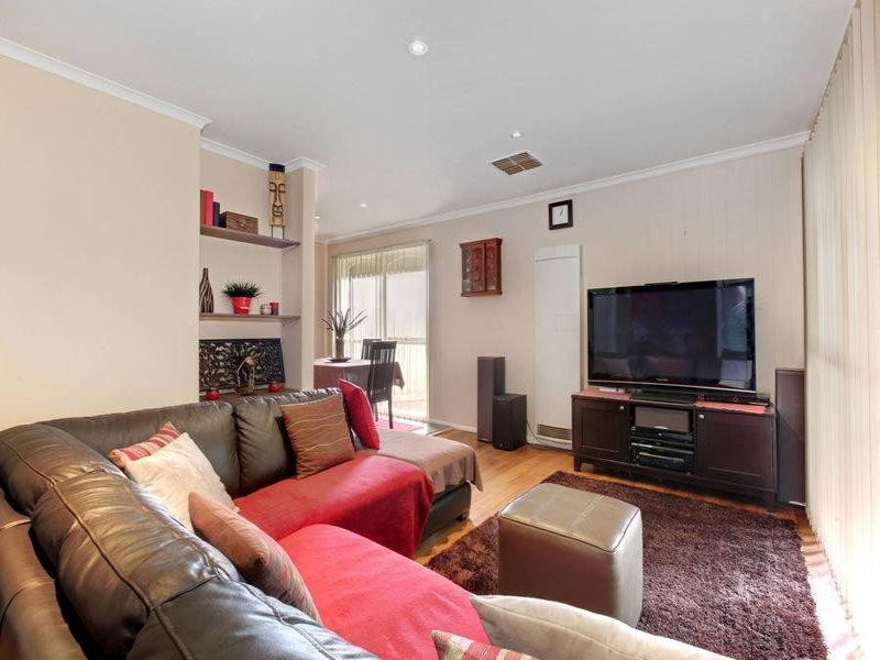 16 Manson Drive, Melton South VIC 3338