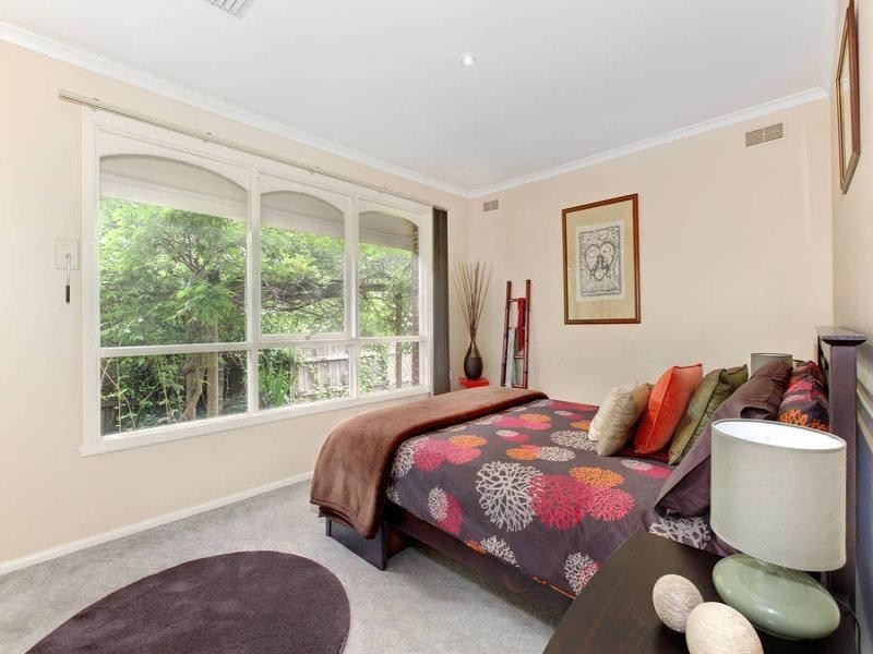 16 Manson Drive, Melton South VIC 3338
