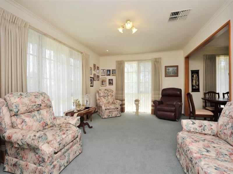 8 James Milne Drive, Croydon North VIC 3136