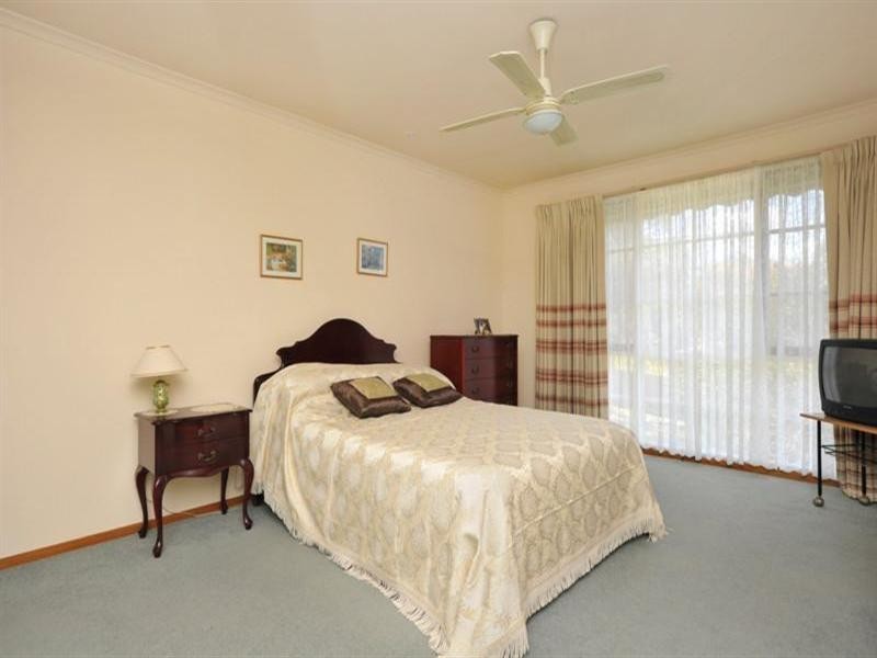 8 James Milne Drive, Croydon North VIC 3136