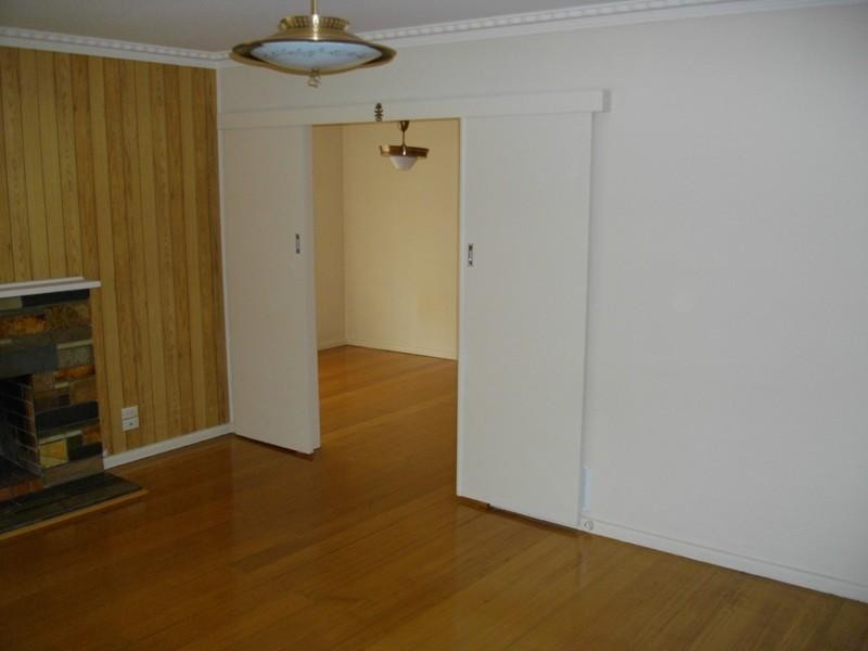 18 South Parade, Blackburn VIC 3130